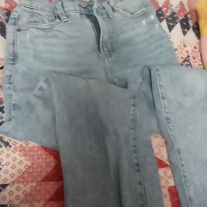 Old navy size 0 ultra highrize bleached mom jeans